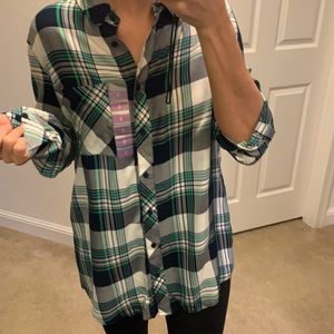 🌸💜NWT Plaid button down shirt lace on the back 💜🌸